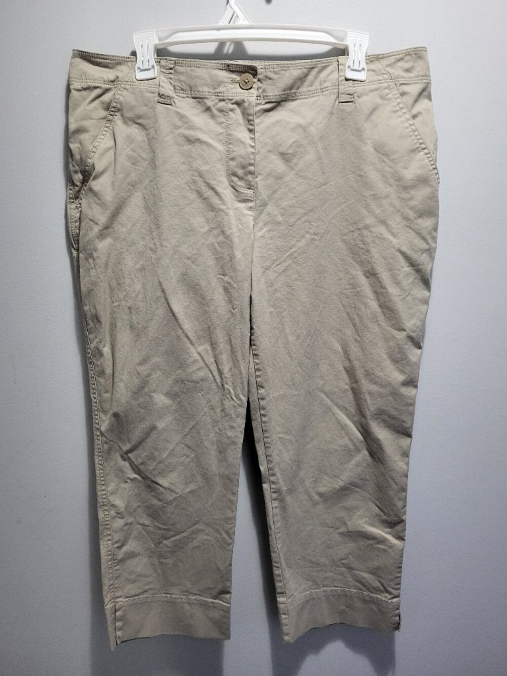 Tommy Bahama Women's Khaki Capri Pants Size 14 Cropped Casual Chinos